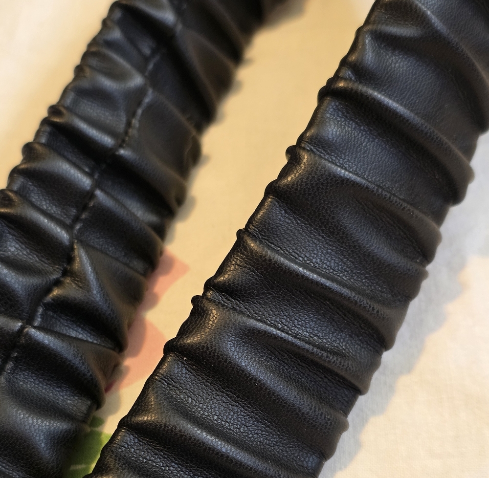 Strechy Black and Gold Women's Belt - Picture 2 of 7